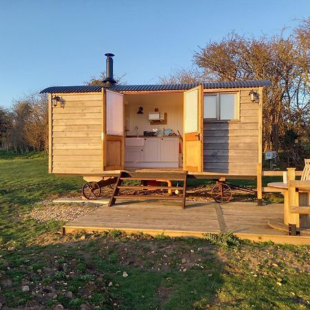 Under The Stars Shepherds Huts At Harbors Lake Villa Newchurch  Exterior foto