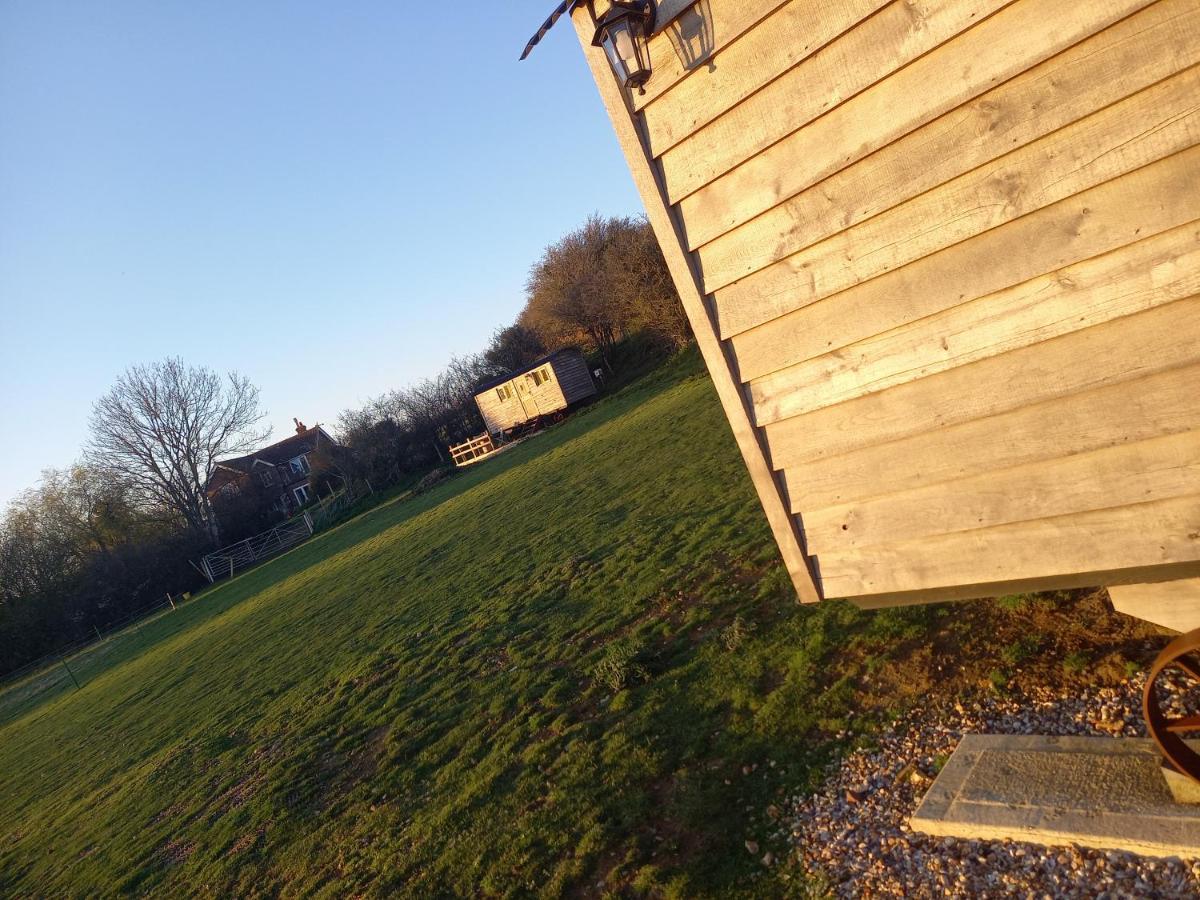 Under The Stars Shepherds Huts At Harbors Lake Villa Newchurch  Exterior foto