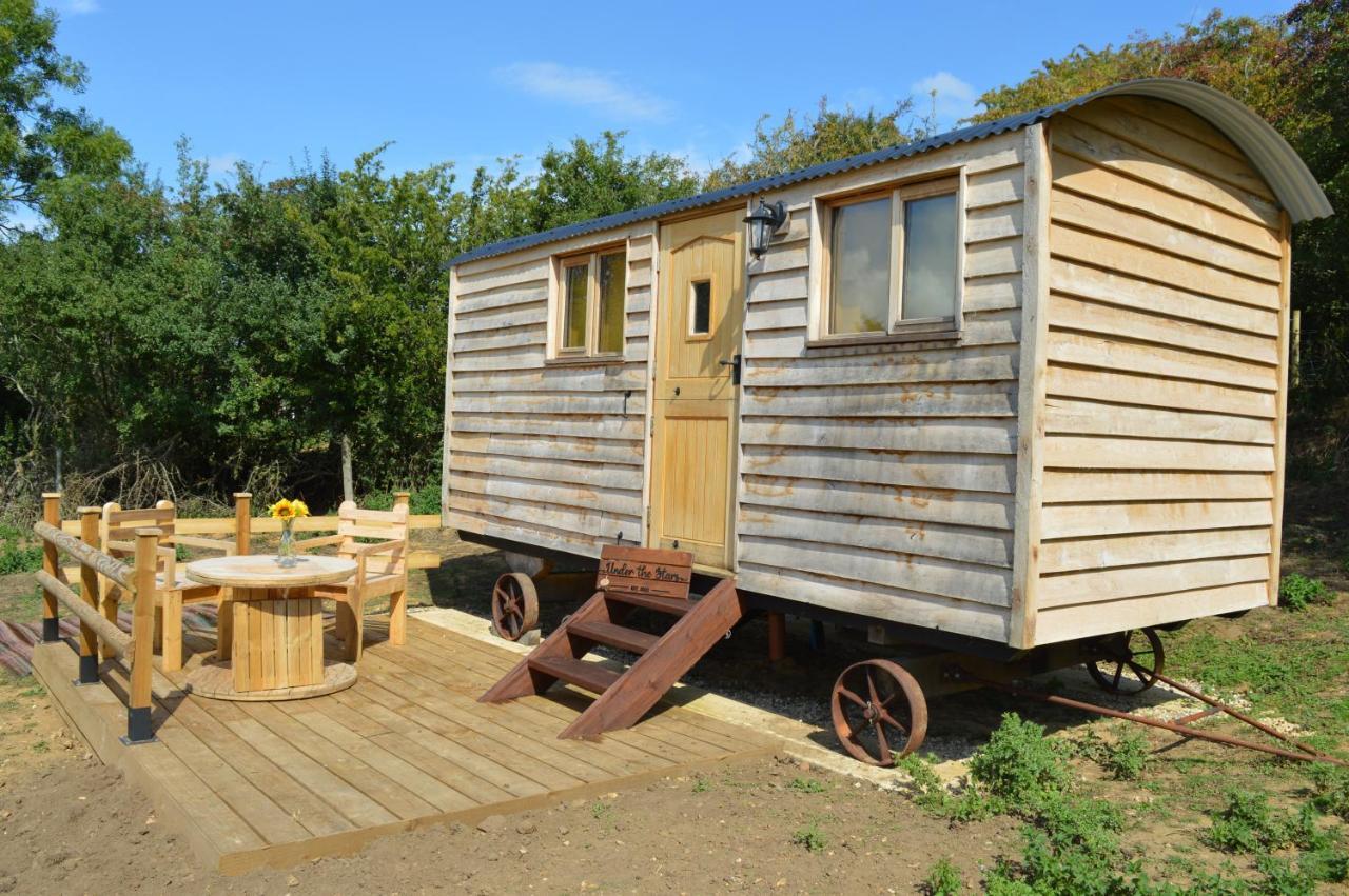 Under The Stars Shepherds Huts At Harbors Lake Villa Newchurch  Exterior foto