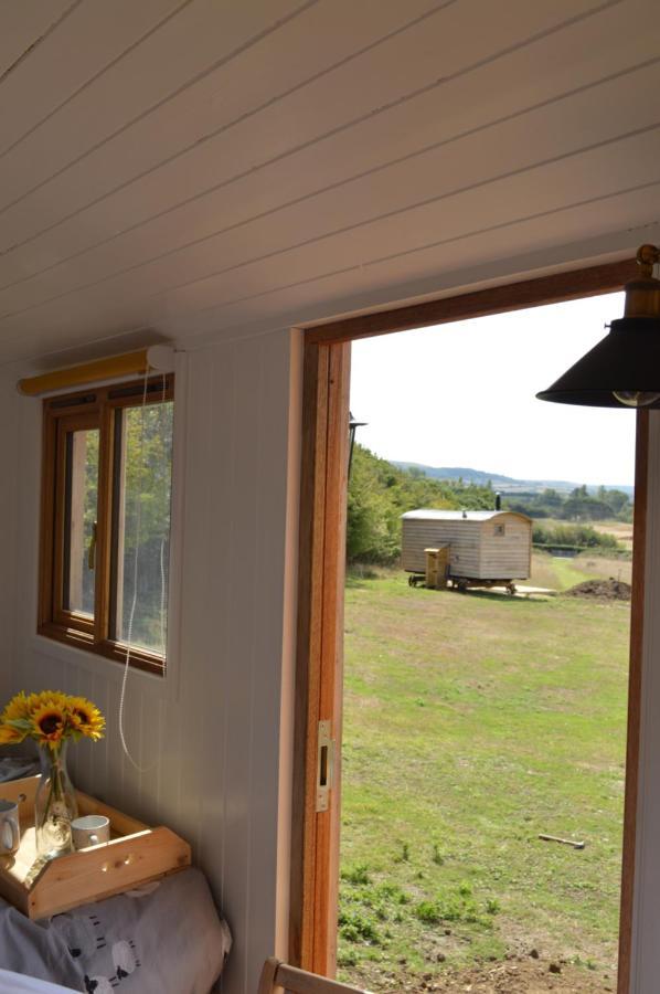 Under The Stars Shepherds Huts At Harbors Lake Villa Newchurch  Exterior foto