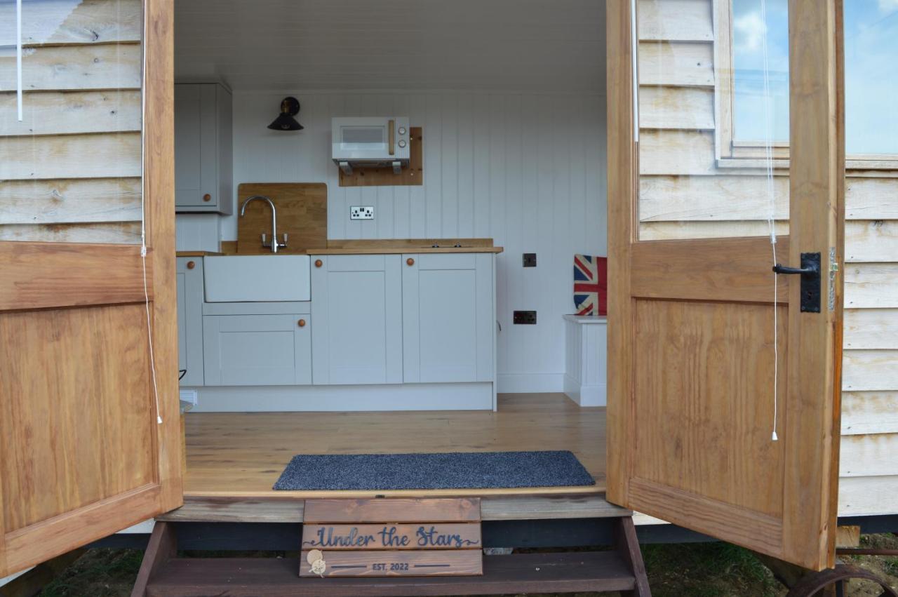 Under The Stars Shepherds Huts At Harbors Lake Villa Newchurch  Exterior foto