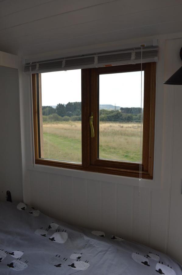 Under The Stars Shepherds Huts At Harbors Lake Villa Newchurch  Exterior foto