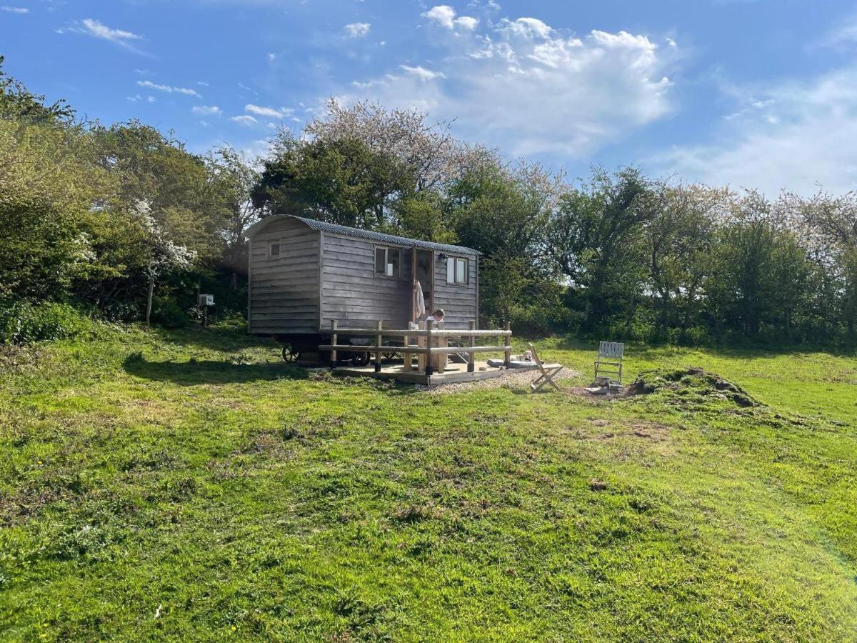 Under The Stars Shepherds Huts At Harbors Lake Villa Newchurch  Exterior foto