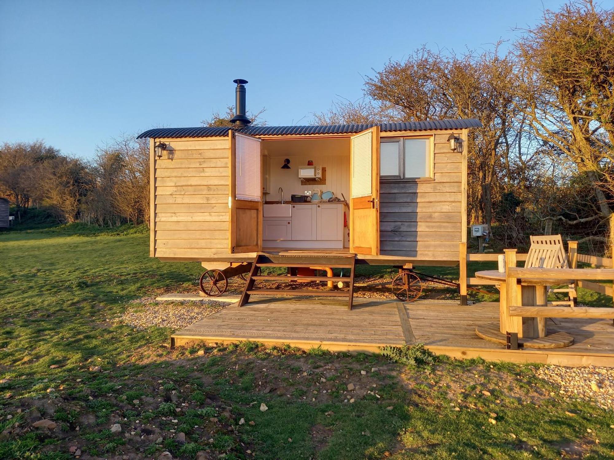 Under The Stars Shepherds Huts At Harbors Lake Villa Newchurch  Exterior foto