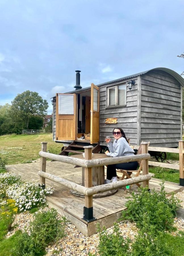 Under The Stars Shepherds Huts At Harbors Lake Villa Newchurch  Exterior foto